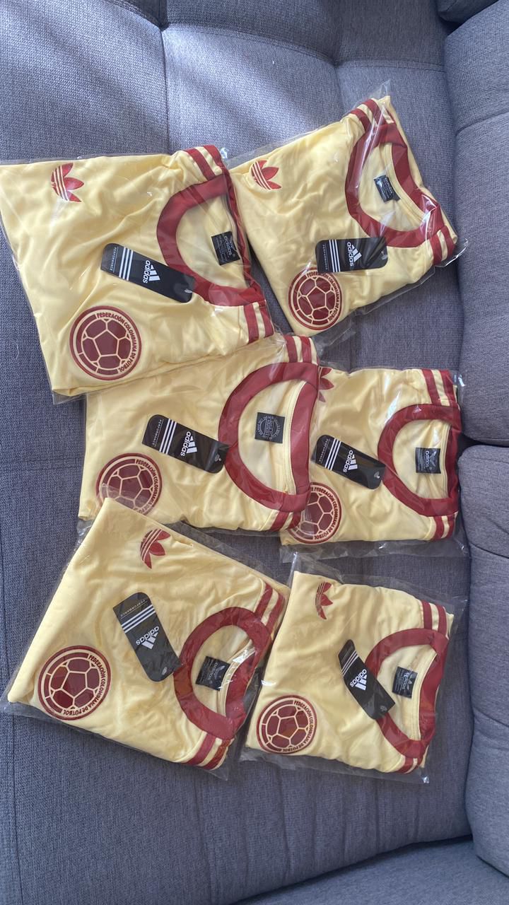 Camiseta retro amarilla – Hombre (estilo vintage Colombia)