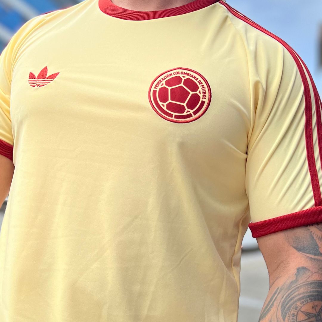 Camiseta retro amarilla – Hombre (estilo vintage Colombia)