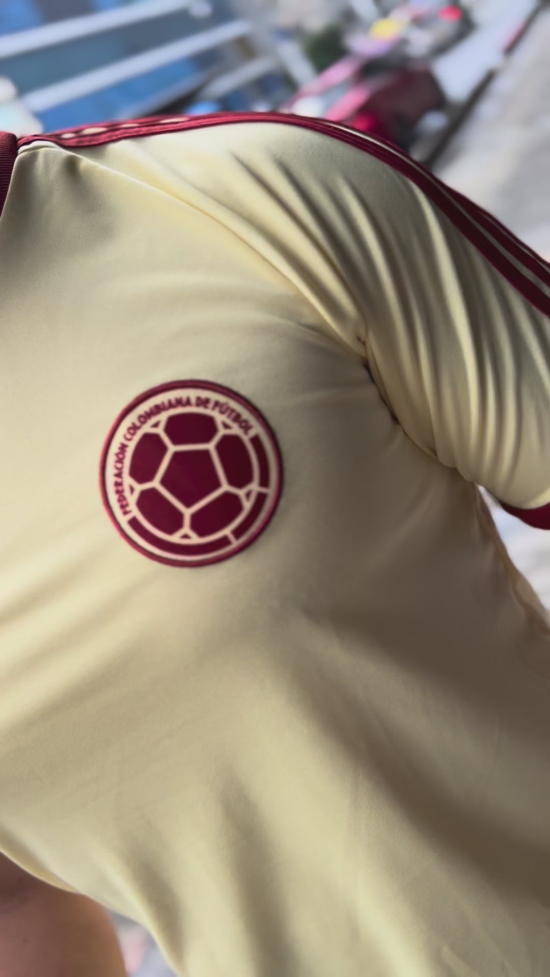 Camiseta retro amarilla – Hombre (estilo vintage Colombia)